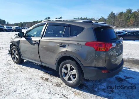 2015 Toyota Rav4 Xle z USA, uszkodzony, nr VIN JTMRFREV8FD136750